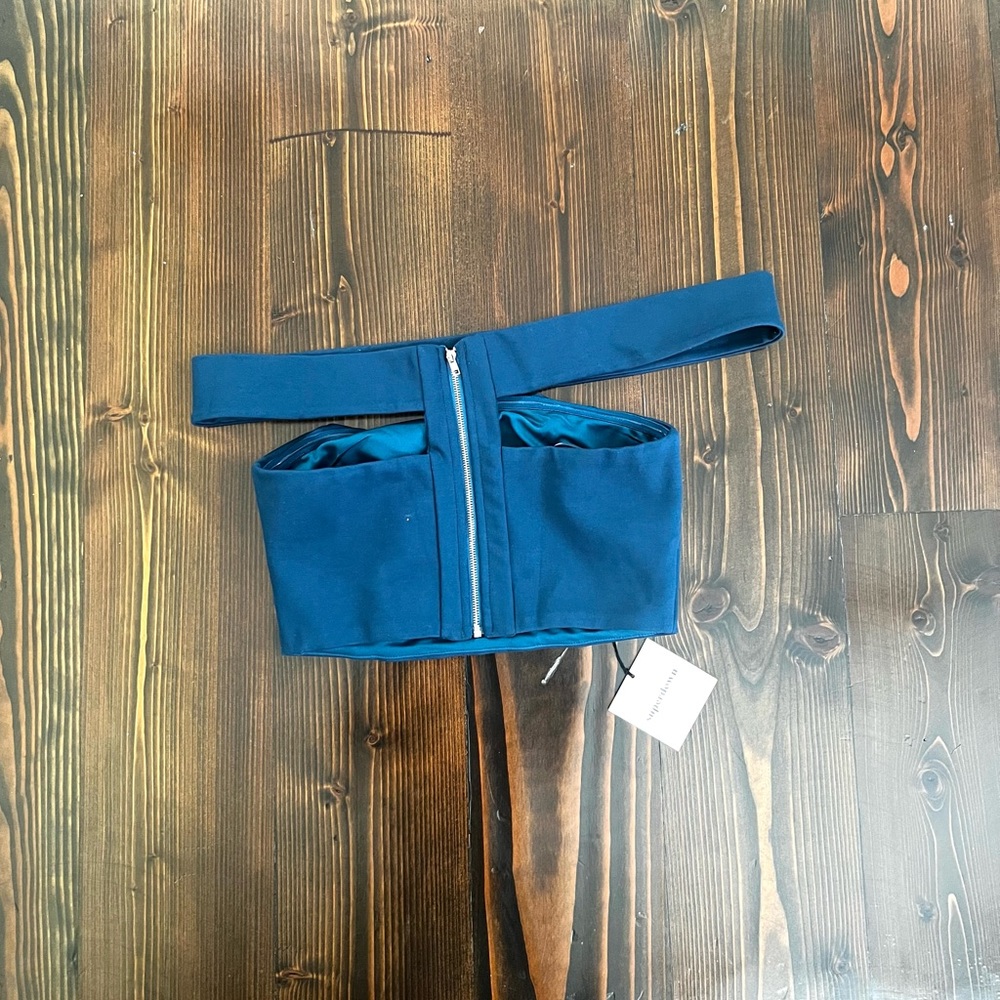 Revolve Superdown Off The Shoulder Crop Top Size Small/Medium - Picture 4 of 7